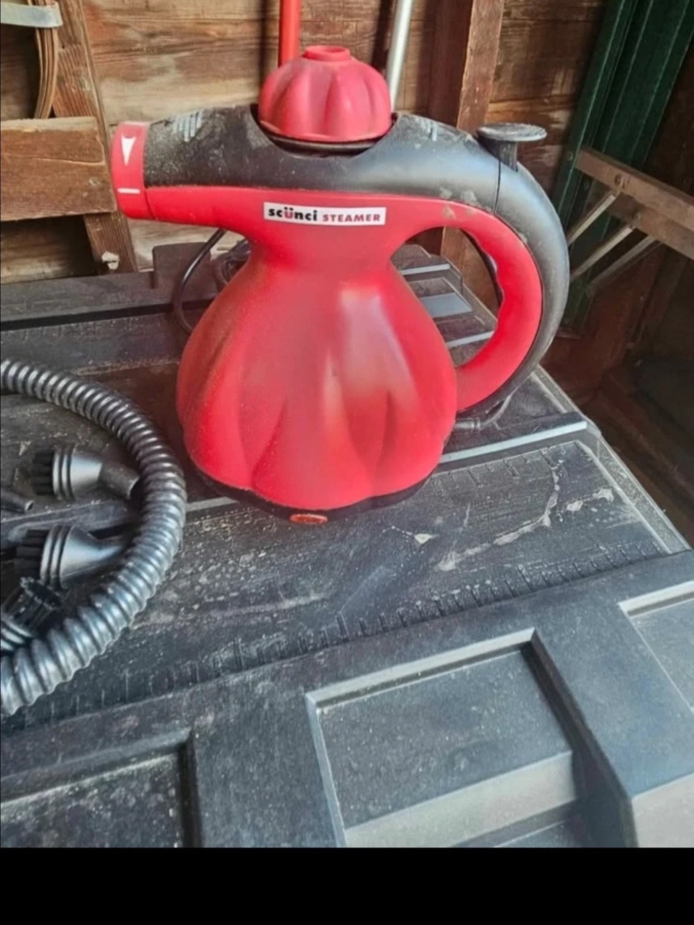 scünci Red Handheld Fabric Steamer